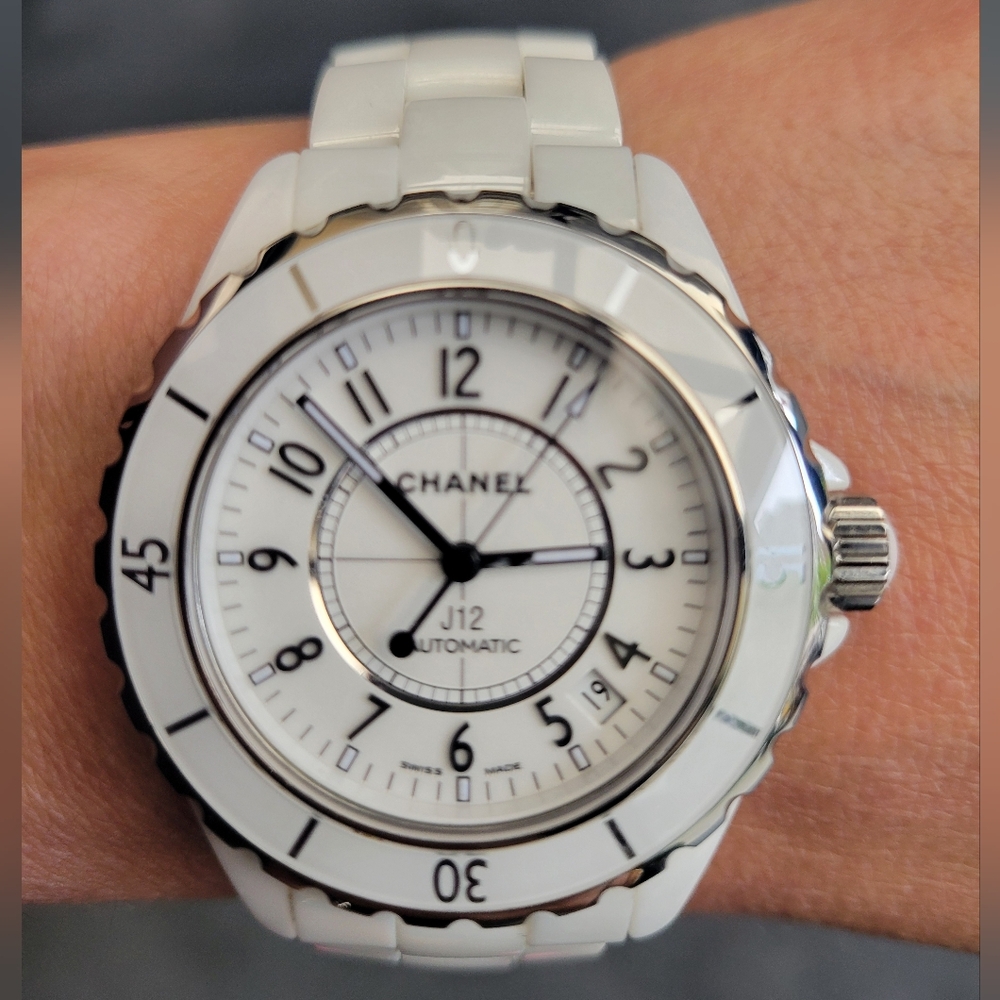 CHANEL J12 White Ceramic 38mm Watch - Picture 3 of 8